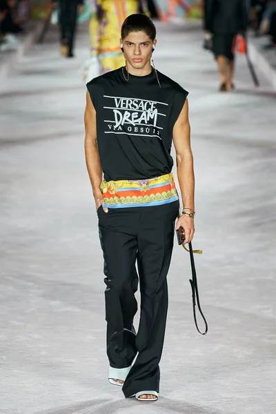 Look 11